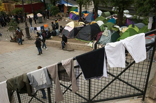 Las tiendas de campaña se multiplican en las calles de París